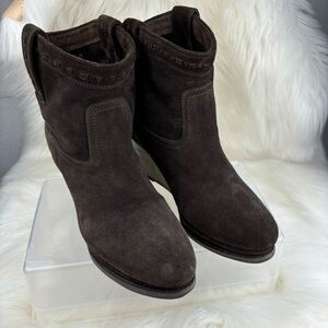 ARIAT BROADWAY WESTER WEDGE ANKLE BOOTS